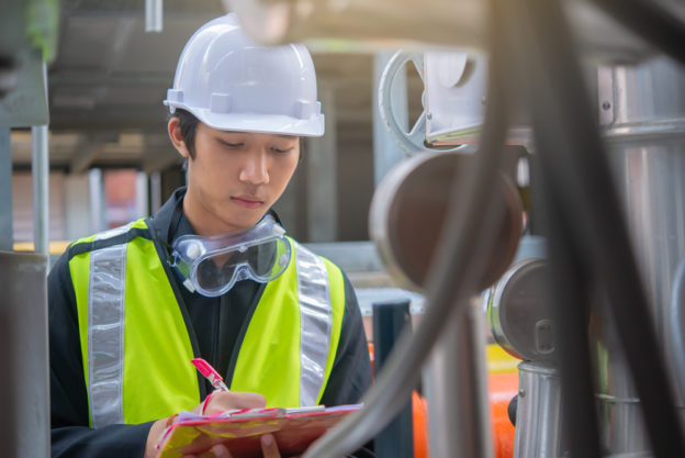 4 Reasons to Work in the Oil and Gas Industry