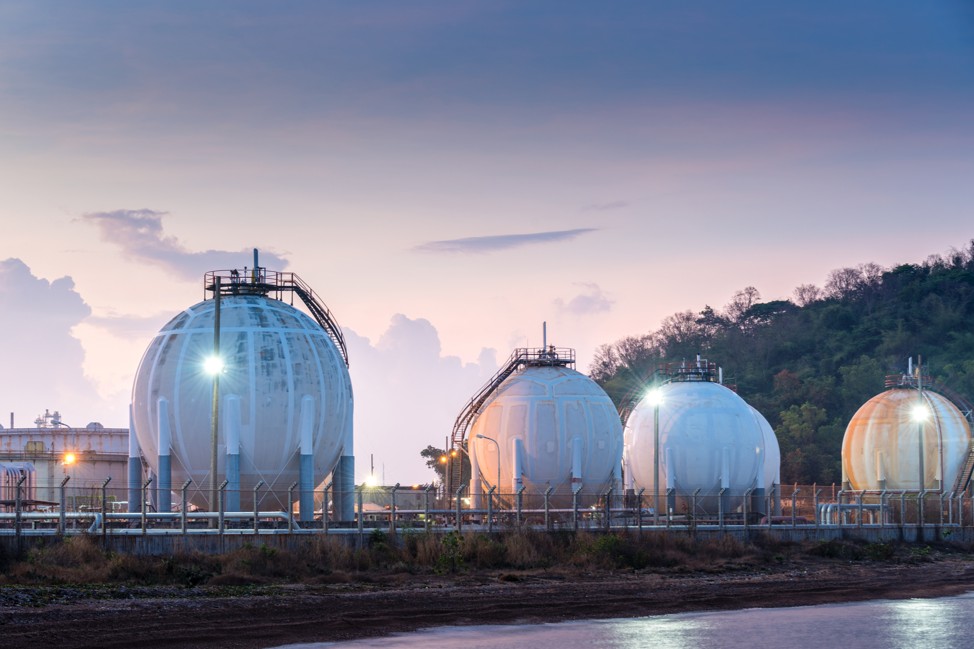 How the Rise in LNGs can Benefit from Fall Consumer Demand Oil and Gas